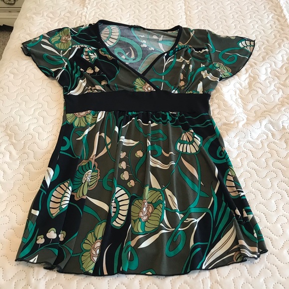 A. Byer V Neck Black and Green Botanical Top - Picture 3 of 13